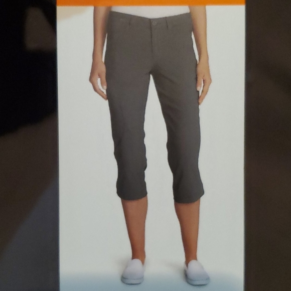 size 16 capri pants